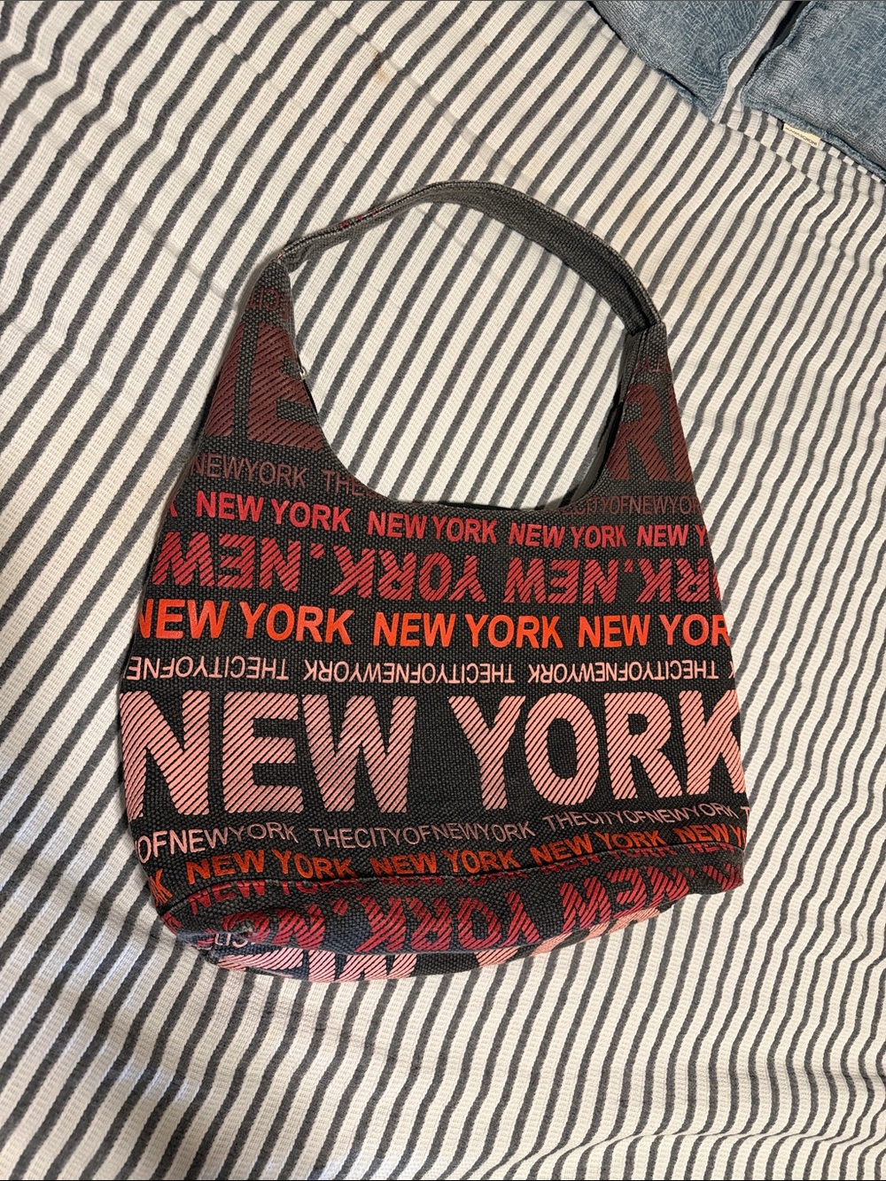 Robin Ruth Black and Red 'NEW YORK' Shoulder Bag